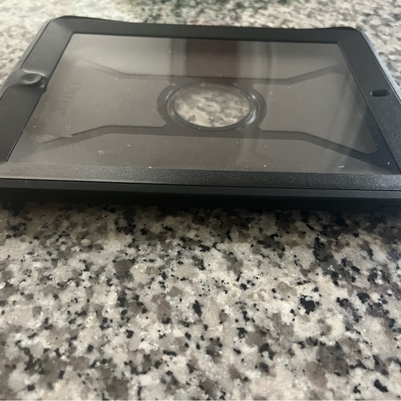 Used black otterbox protective case - iPad second generation - Picture 4 of 6